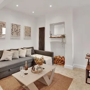  Holiday home The Bay Escape -lovely 3bd House